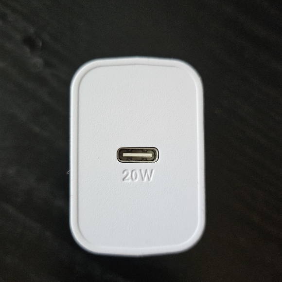 Otterbox wall charger - brand new - Picture 2 of 4